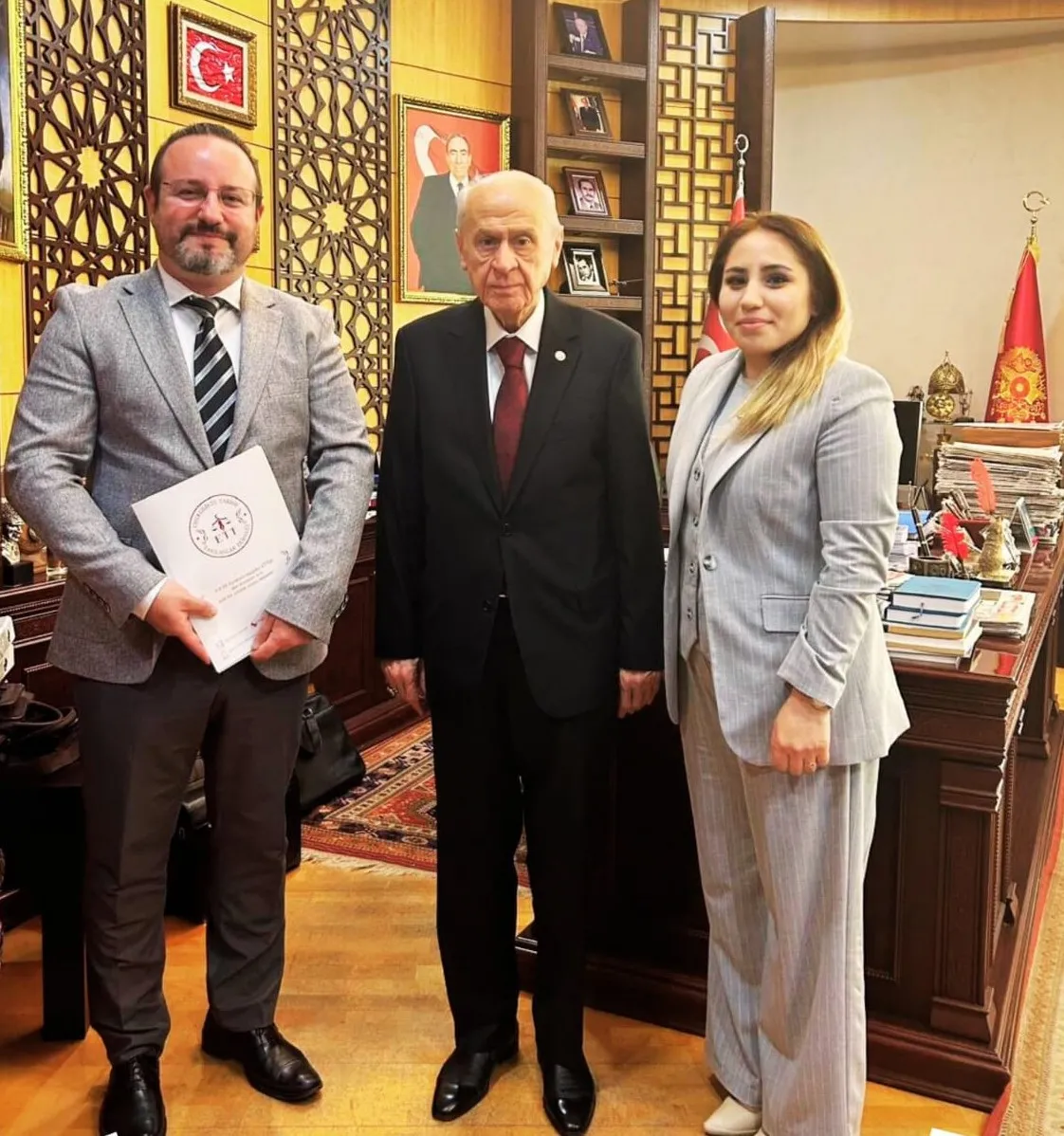 MHP Genel Başkanı Sayın Devlet Bahçeli 'ye Makamında ETT-DER Çözüm Raporumuzu Sunduk